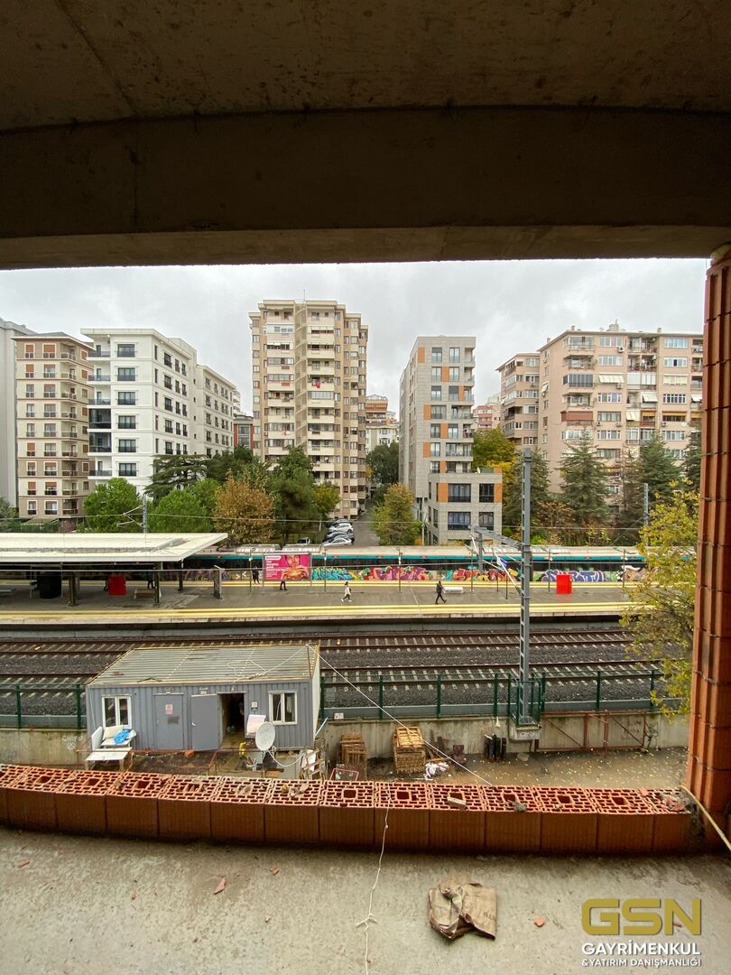 6- FENERYOLU MARMARAY İSTASYONDA DAİRELER